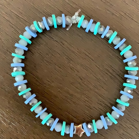 Mix of Heishi/Clay Bead & Gemstone Bead Gray and Blue Bracelet - Picture 2 of 2